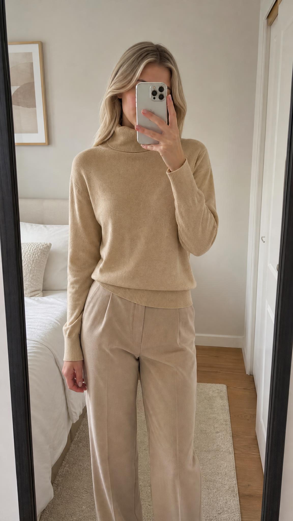 Beige fine-knit roll-neck jumper with tags