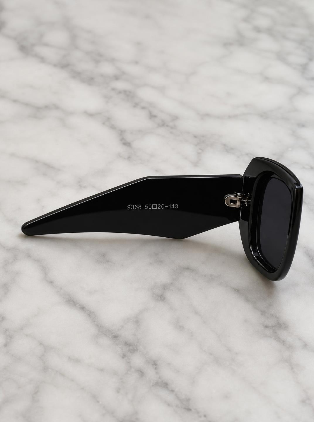 Black rectangular sunglasses with silver hinge detail – very good