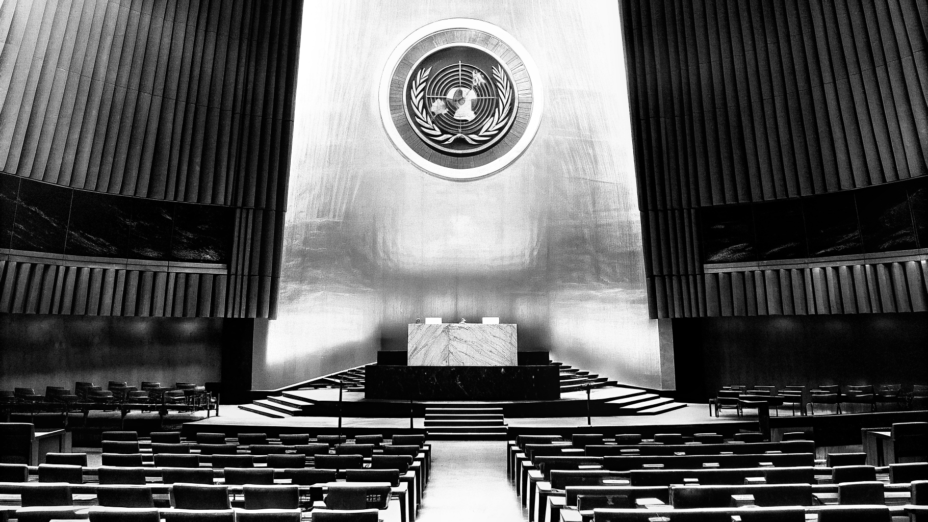 Illustration abstraite d’un affrontement diplomatique à l’ONU entre l’Iran, les États-Unis et Israël