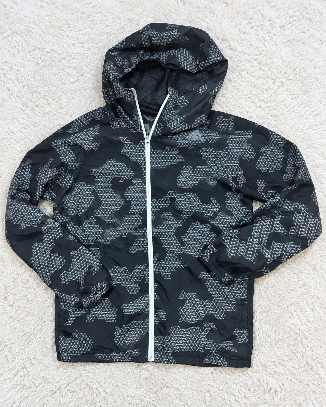 Geometric Camo Hooded Jacket with White Zip – Very Good