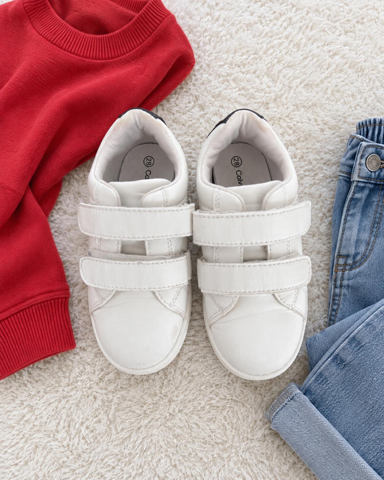 Calvin Klein Kids White Closed-Toe Sandals Size 28 Very Good