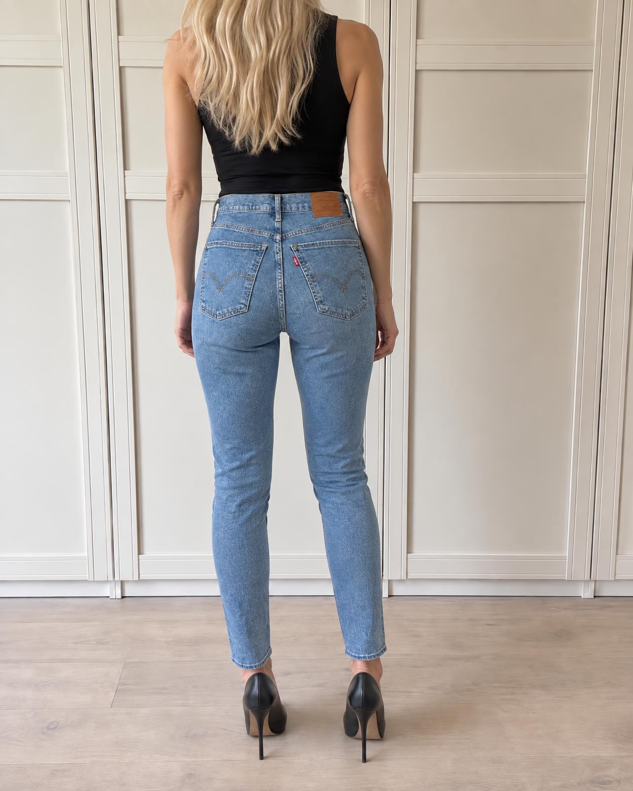 Levi's Light Blue Straight Leg Jeans – Very Good Condition