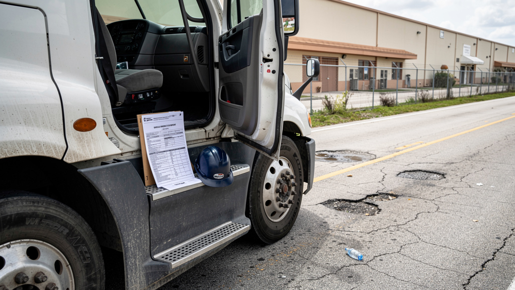 Cómo elegir al abogado de accidentes de camión que sí le conviene en Miami-Dade