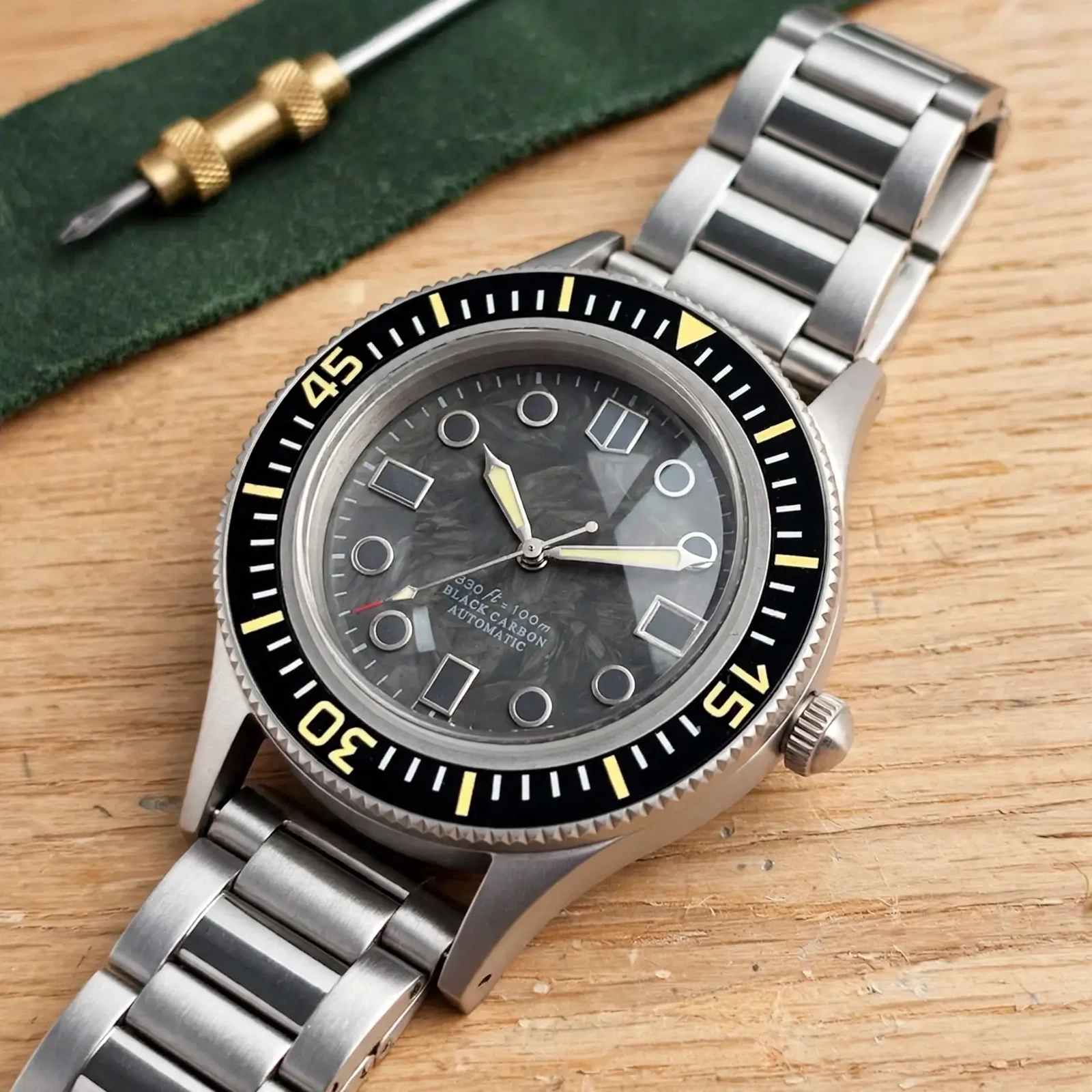 معاينة Carbon Diver