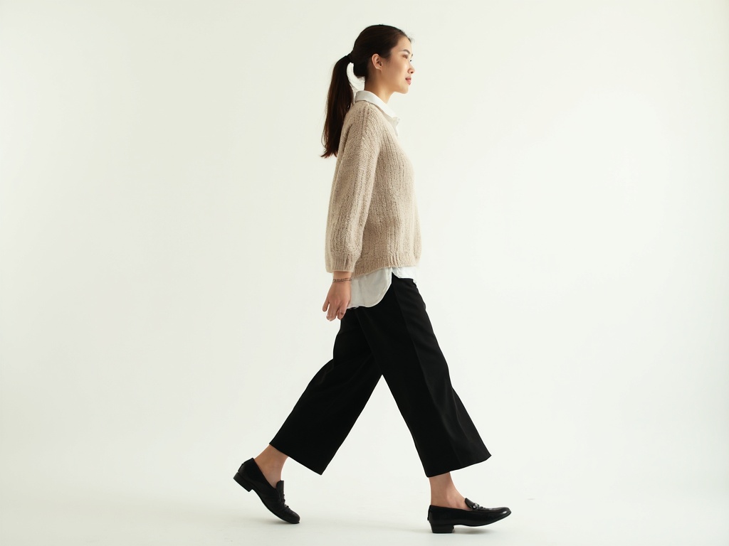 a-young-woman-walking-confidently-in-profile-view-5u6bwfjhsd